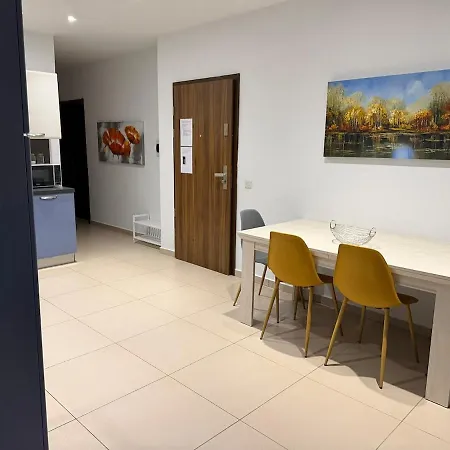 Between And St Julians Area Daire *